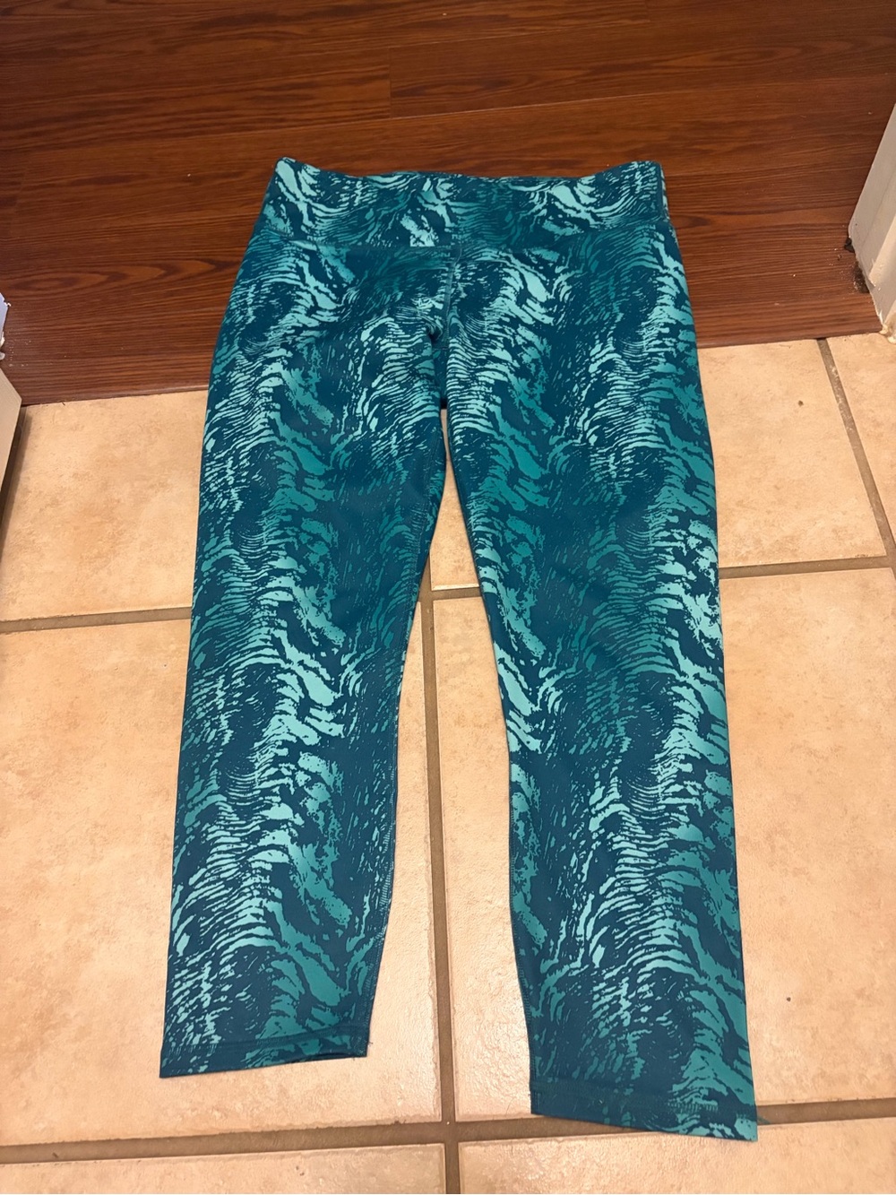 Womens fabletics green blue animal print leggings